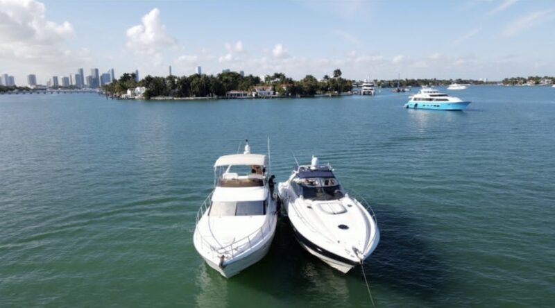 50ft Azimut available in Miami with 1 Jet Ski included for one hrs. - Image 4